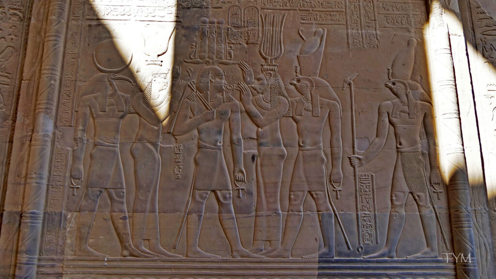 Kom Ombo_12_bas-relief de Thot et Horus avec Ptolémée XII ter_TYM